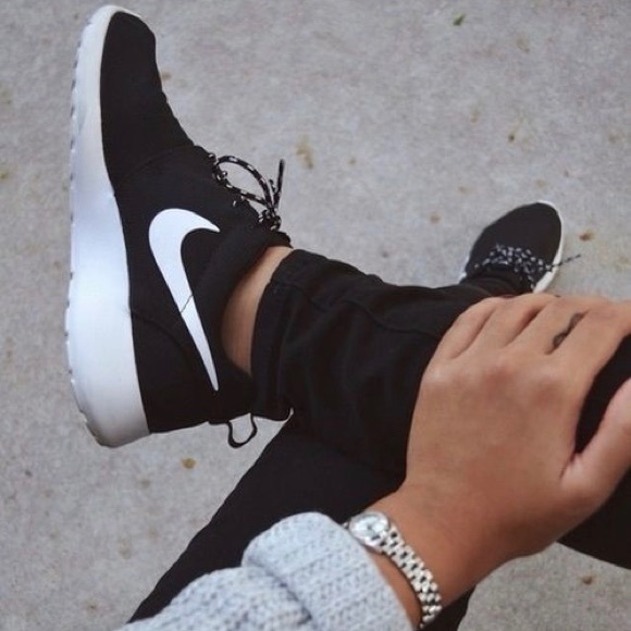 Nike Shoes - Nike Black + White Roshe One Sneakers